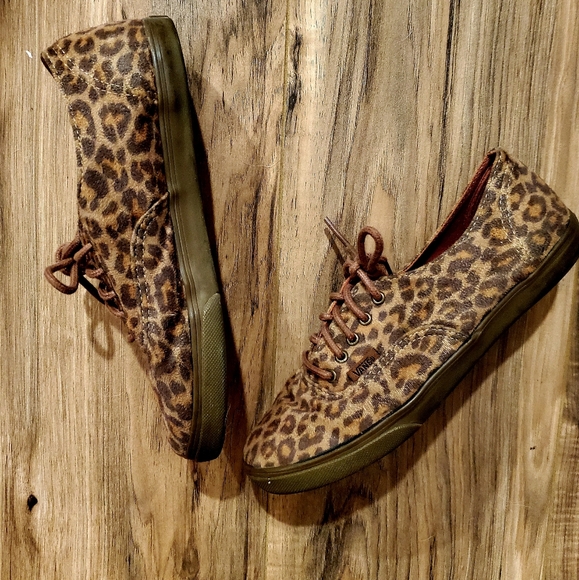Vans Cheetah Print Low Top Laced Shoes. - Picture 4 of 8
